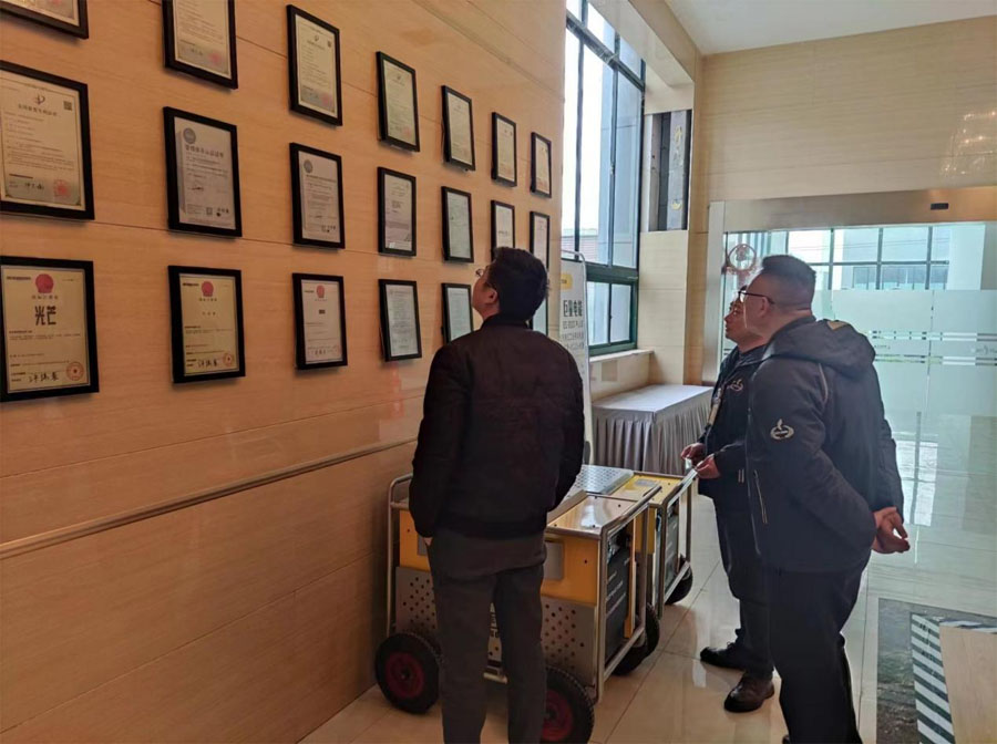安徽黟县领导莅临我司考察 2.jpg