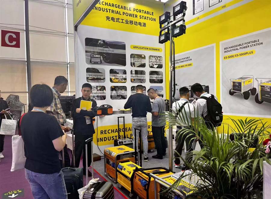 五金制品行业协会秘书长专访南京力仕达 2.jpg