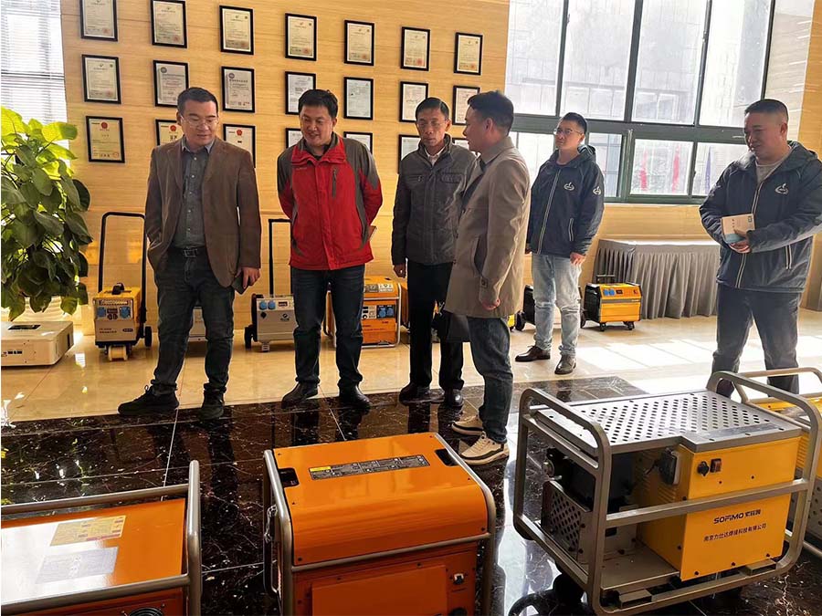 1701050153122649.jpg 南京航空航天大学领导来我司考察 1.jpg